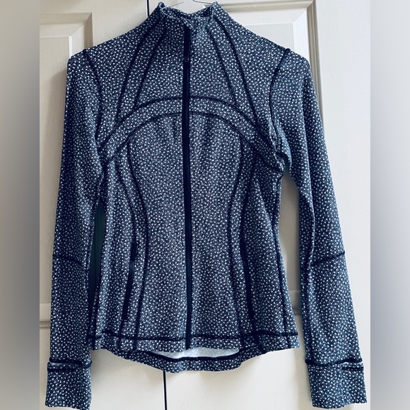 lululemon athletica Jackets & Blazers - 🍒LULULEMON DEFINE Jacket FROZEN FIZZ sz 6 Black/White ~ RARE!!